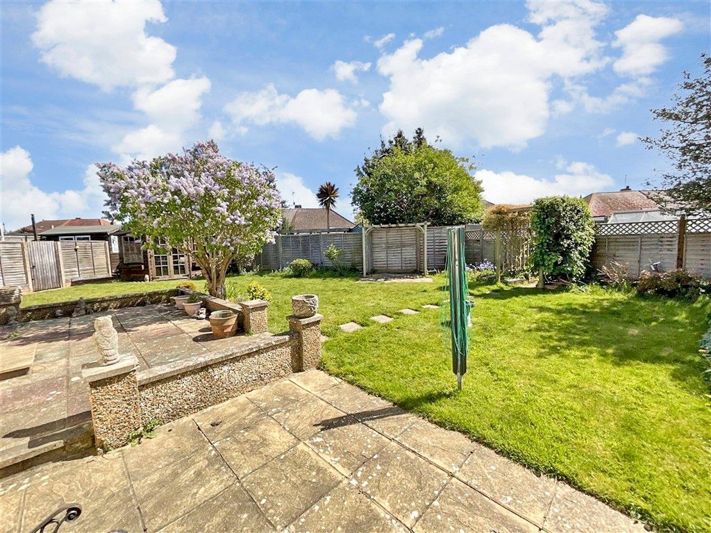 Property photo 2 of 11 Garden