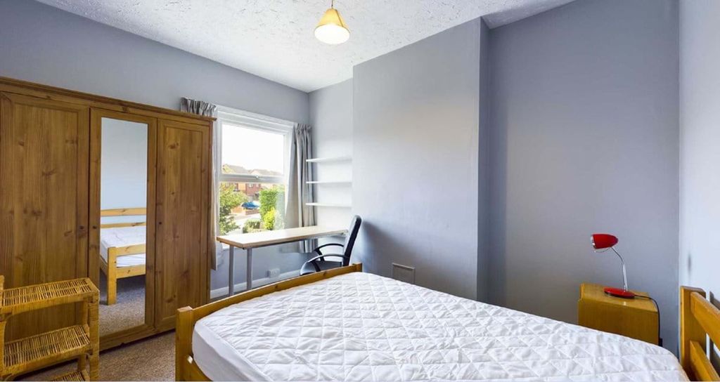 Property photo 1 of 5 Bedroom