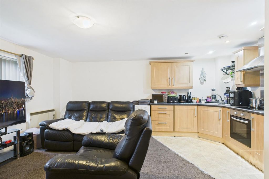 Property photo 2 of 10 Lounge Kitchen