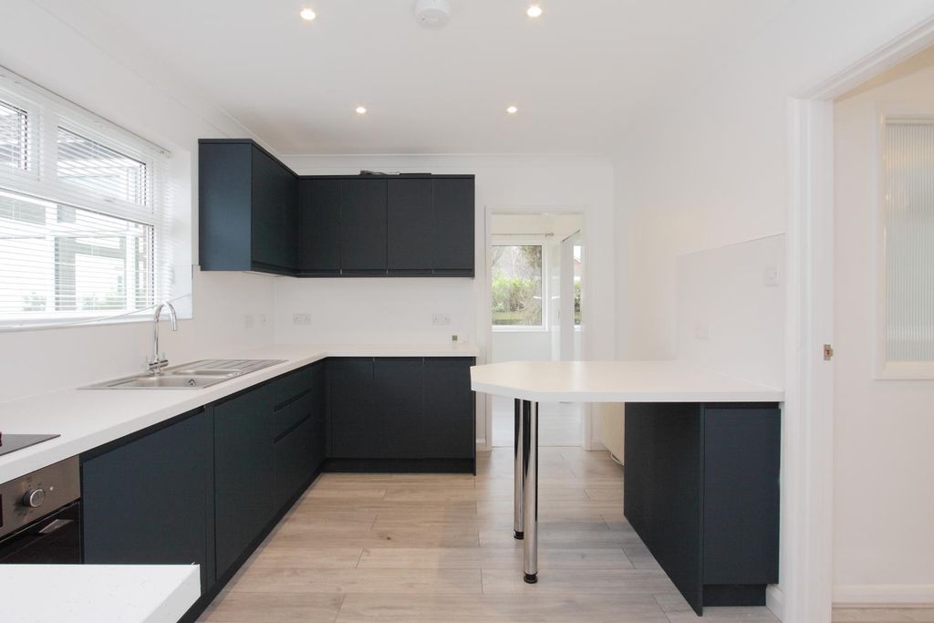Property photo 2 of 19 Kitchen / Breakfast Room