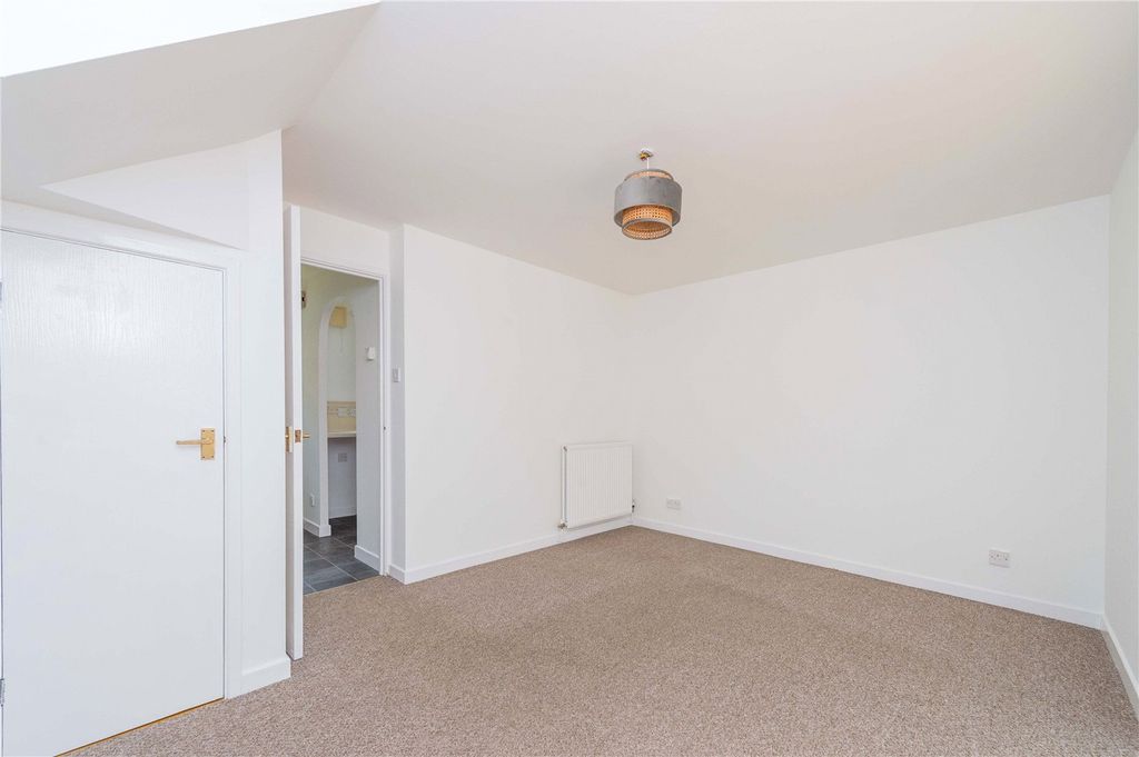 Property photo 3 of 23 Picture No. 16