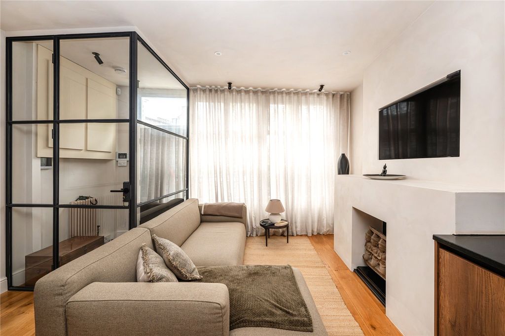 Property photo 2 of 20 Reception