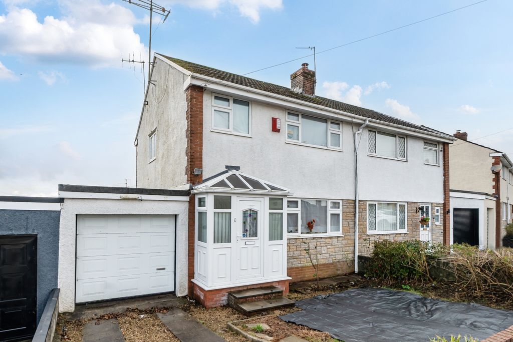 Property photo 1 of 14 Cwrt Pentwyn Front Aspect