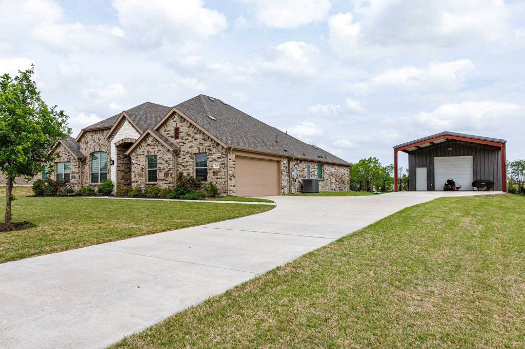 Property photo 1 of 31