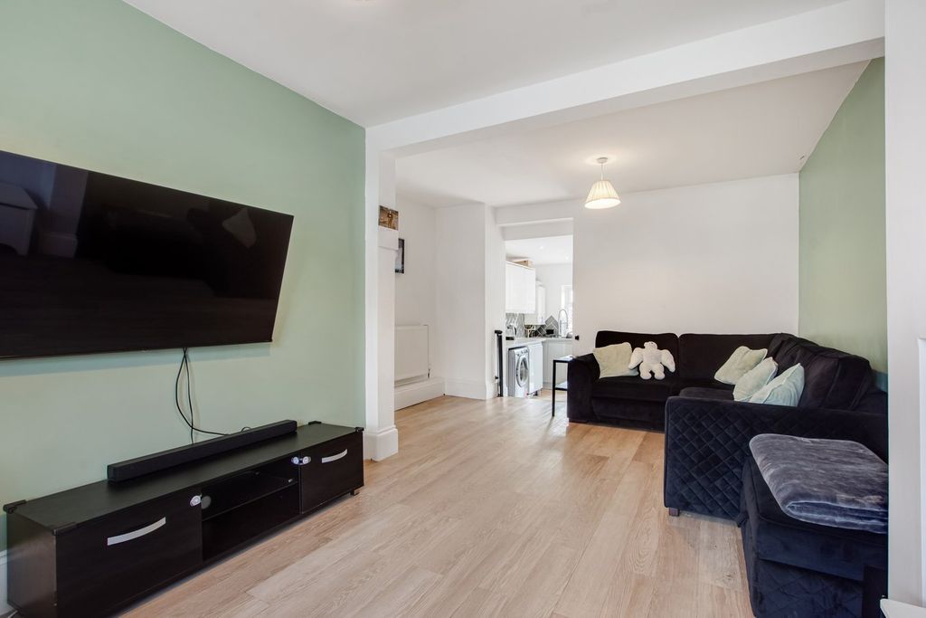 Property photo 2 of 9