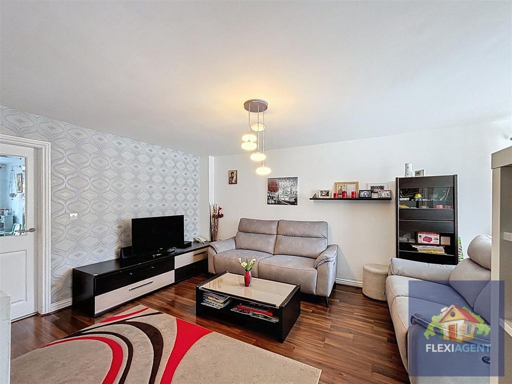 Property photo 2 of 28 4438121