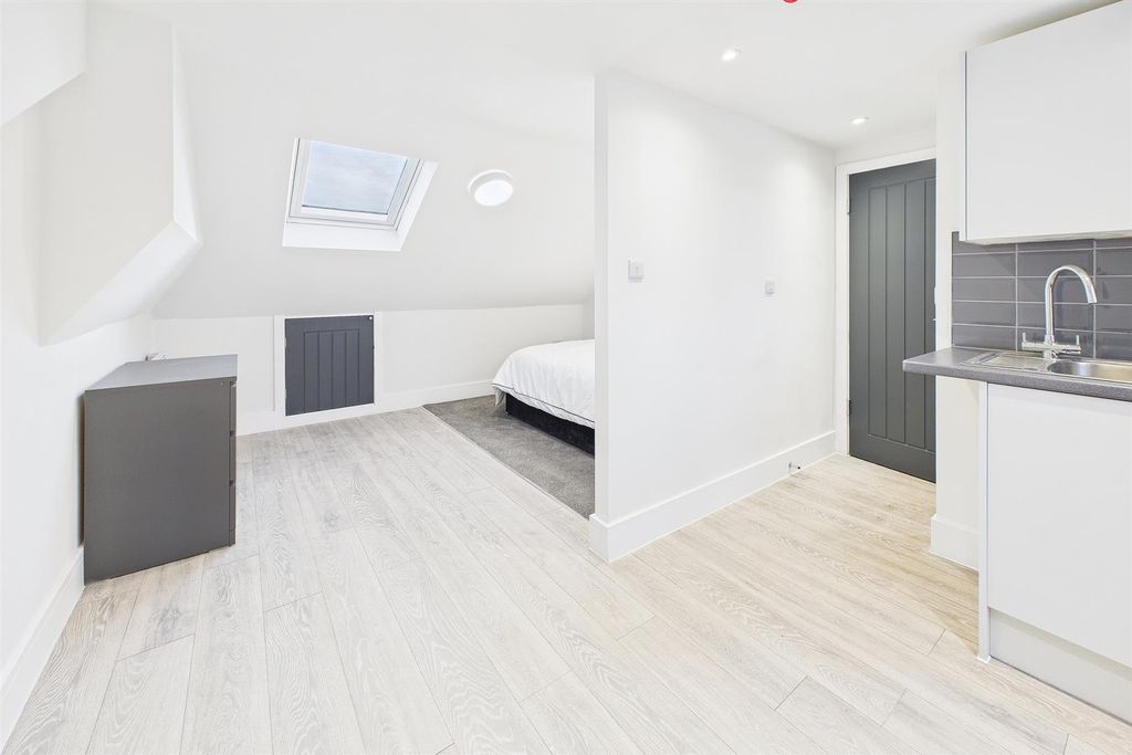 Property photo 1 of 4 Cam03736G0-Pr0214-Still016.Jpg