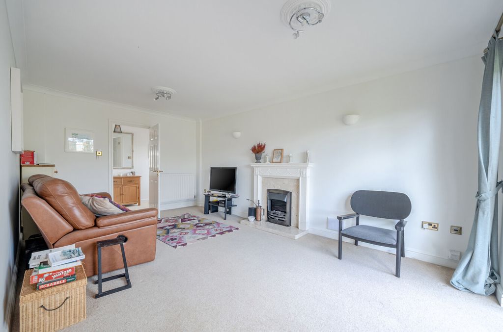 Property photo 2 of 15 1434113-11-69c3B6...