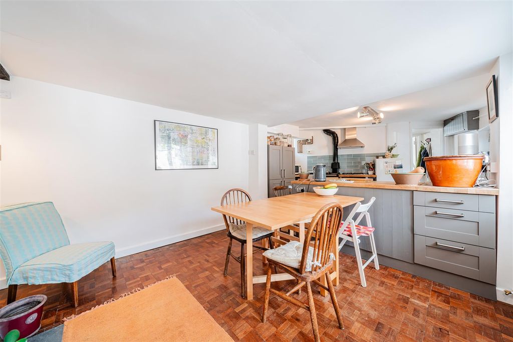 Property photo 3 of 15 #111 - 2 Southgate-13.Jpg
