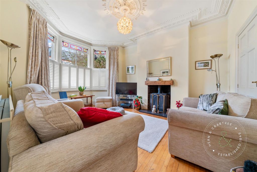 Property photo 3 of 37 Berthwin-Street-16.Jpg