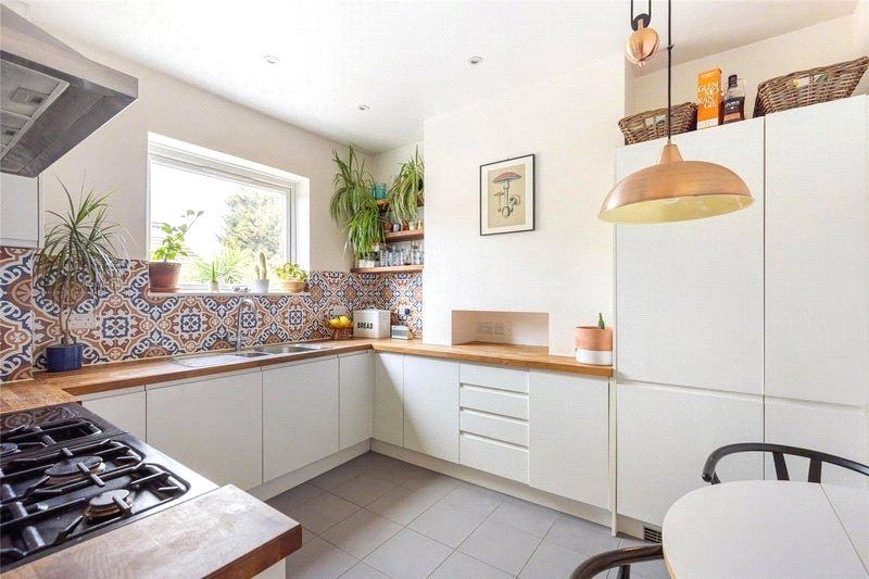 Property photo 2 of 9 Kitchen