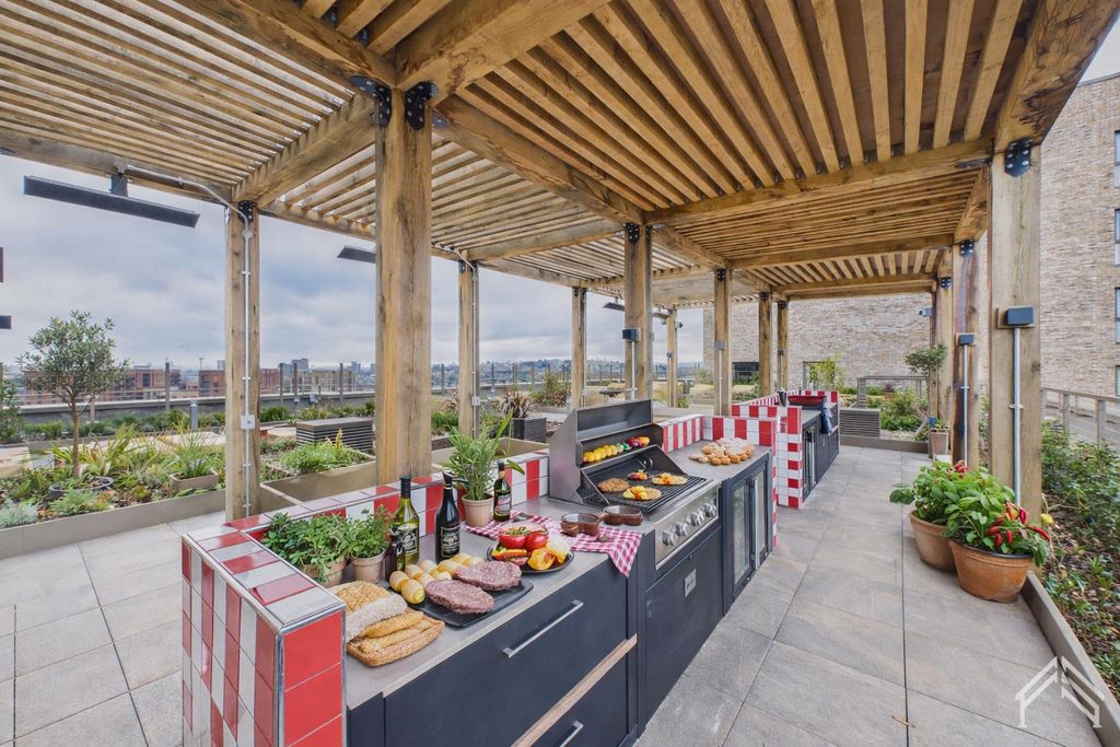 Property photo 2 of 13 15.Png