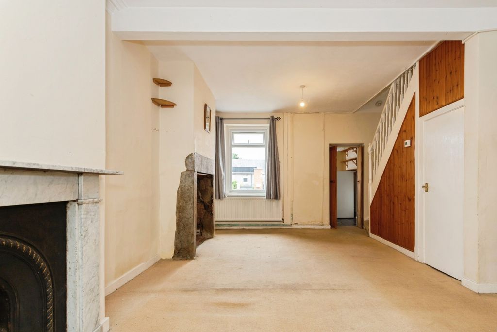 Property photo 3 of 17 Photo