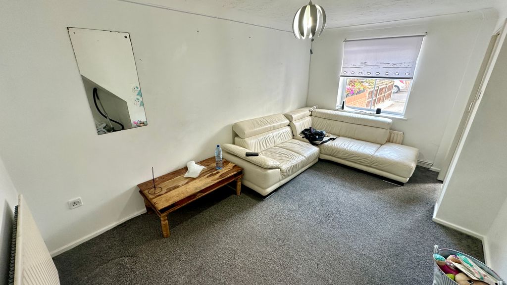 Property photo 2 of 8