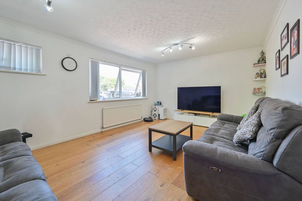 Property photo 3 of 11