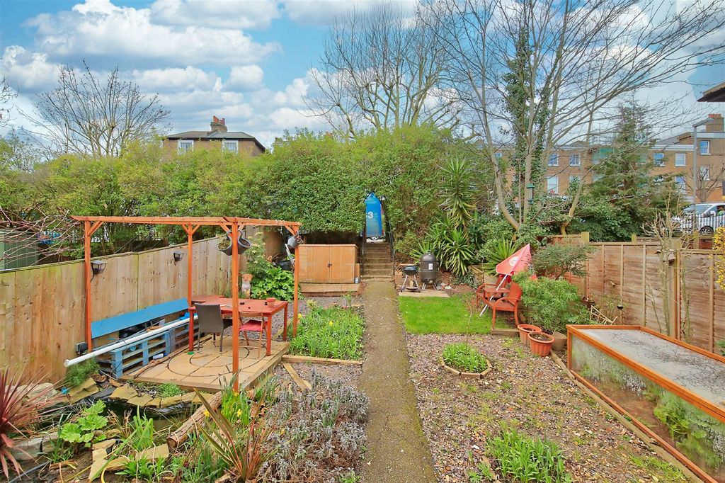 Property photo 2 of 9 111_Merton_Road_Image2_17148_4.Jpg