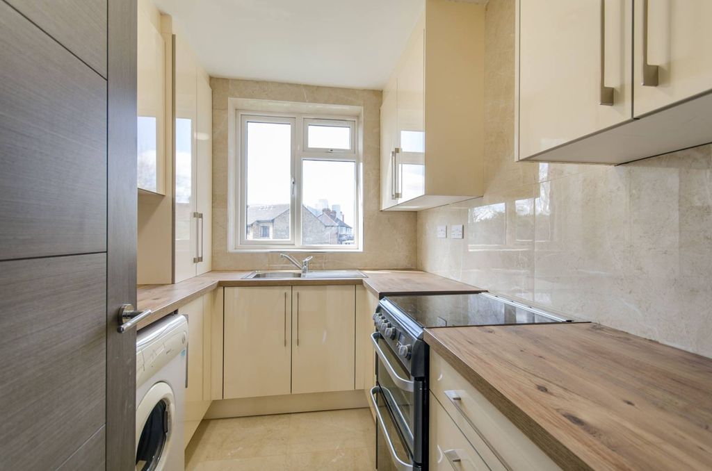Property photo 1 of 3
