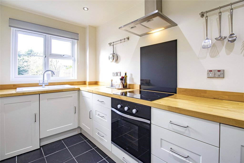 Property photo 2 of 6 Kitchen