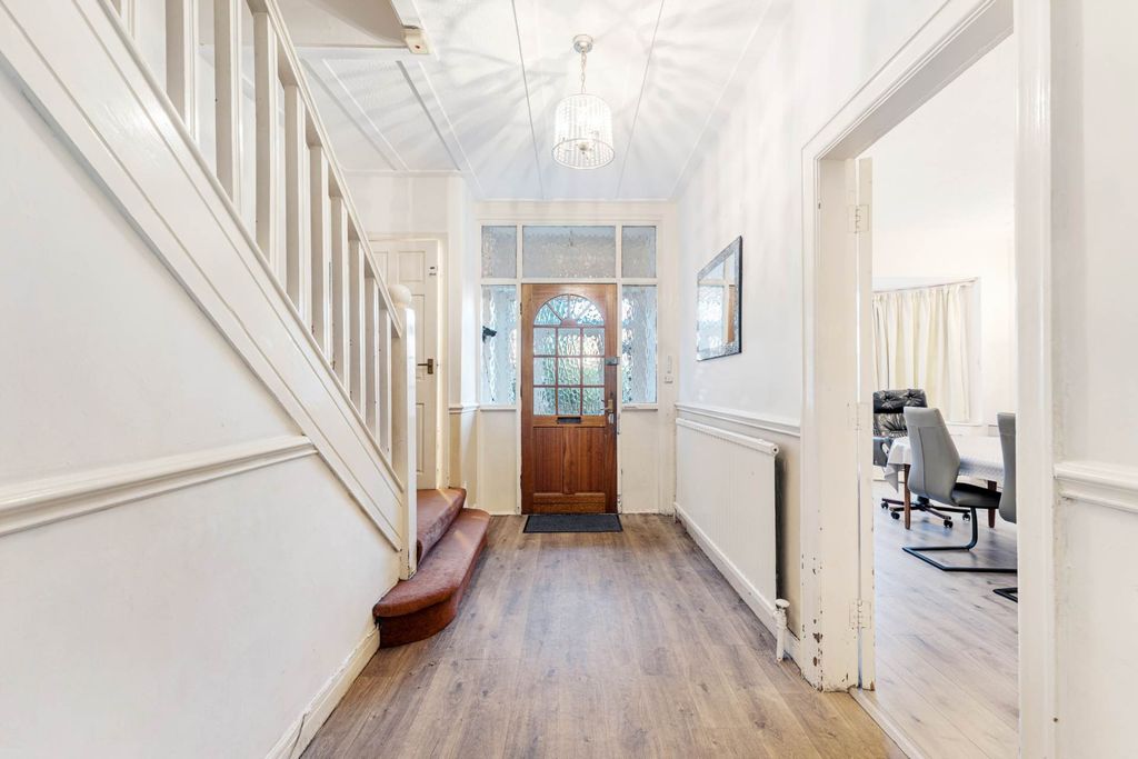 Property photo 3 of 27