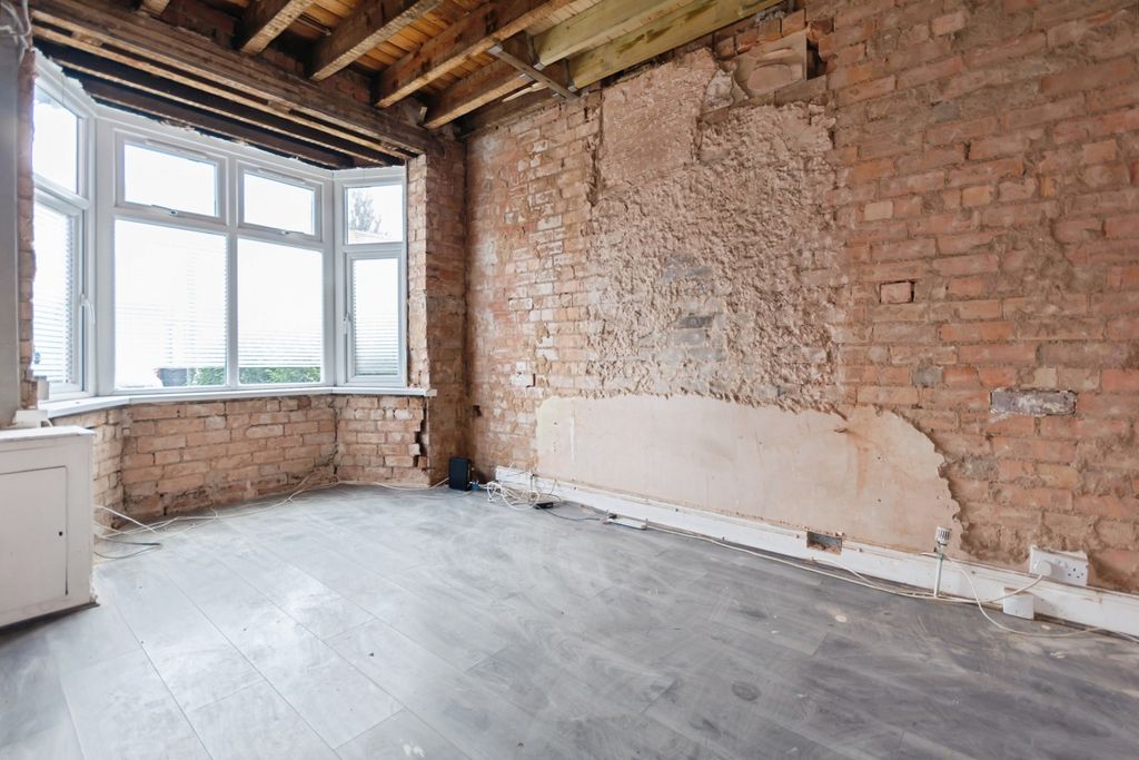 Property photo 3 of 17 Photo
