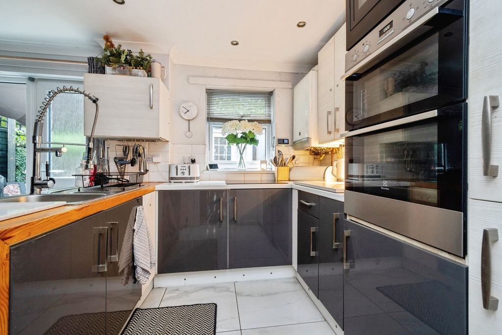 Property photo 3 of 21 Pbox-Img.Jpg