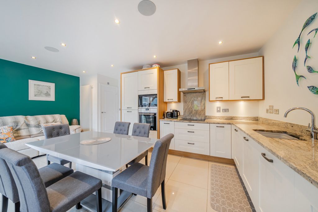 Property photo 2 of 22 1508935-2-1A00Efd...