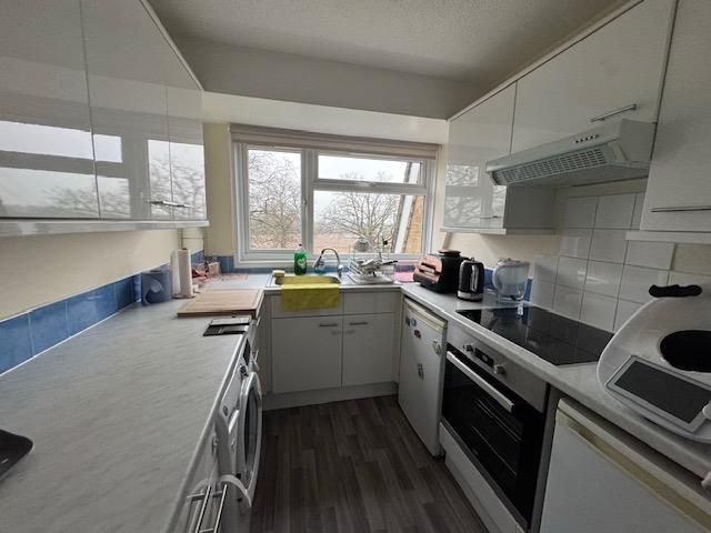 Property photo 2 of 7 Kitchen