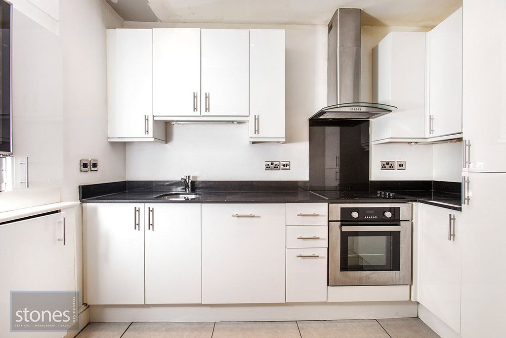 Property photo 3 of 12 Kitchen
