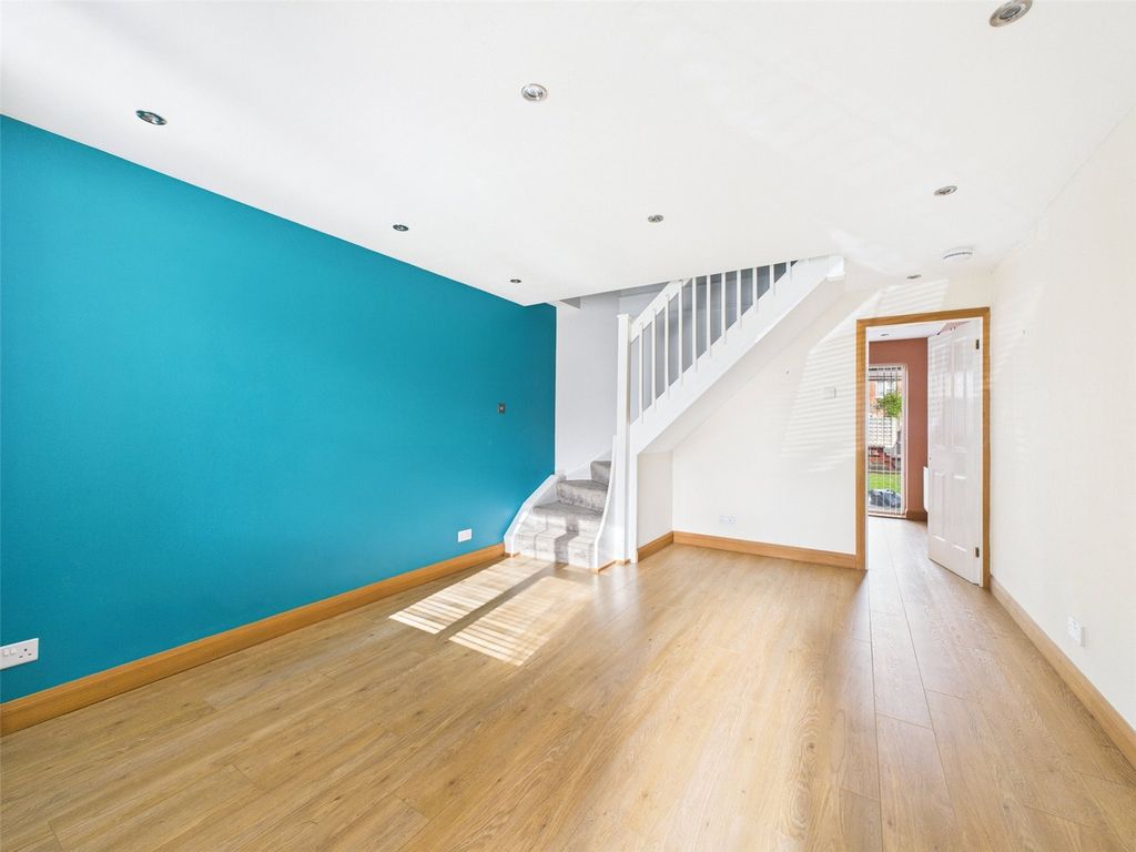 Property photo 2 of 9 Picture No. 23