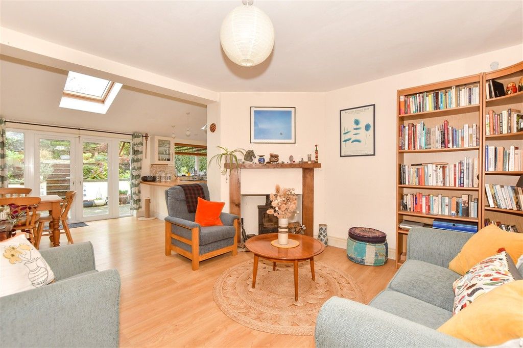 Property photo 3 of 19 Lounge