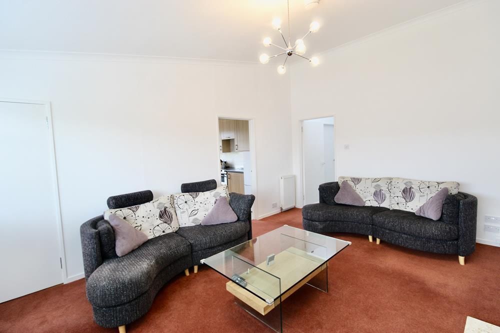 Property photo 3 of 14 Lounge 3