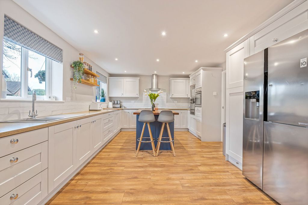 Property photo 3 of 32