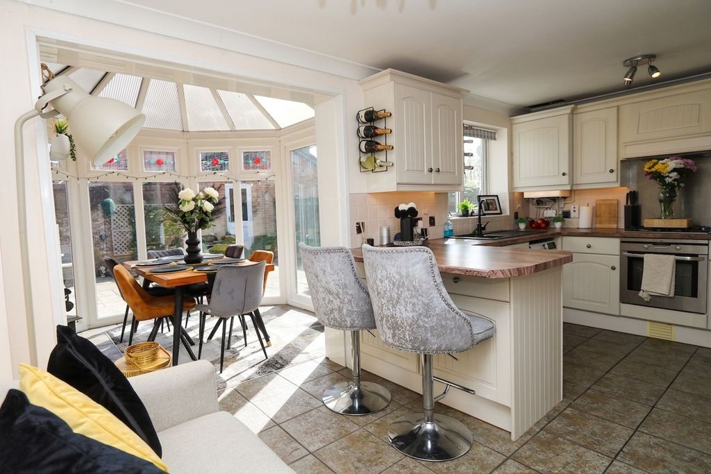 Property photo 2 of 31