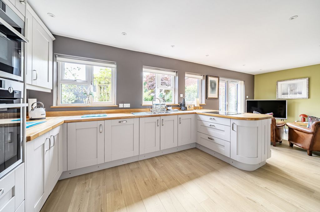 Property photo 3 of 23 1315927-18-68640B...