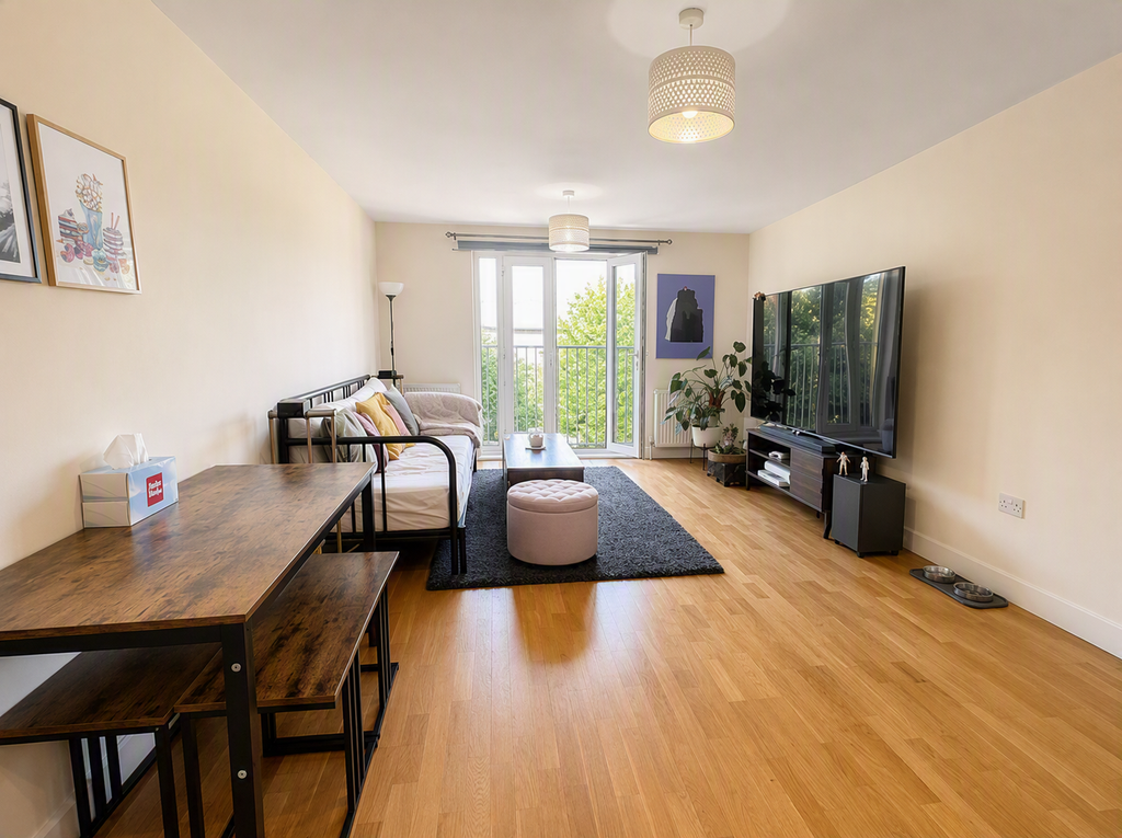 Property photo 2 of 11 Lounge