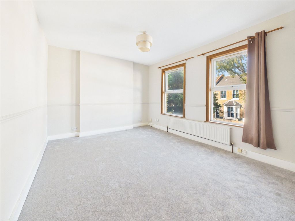 Property photo 2 of 17 Picture No. 13