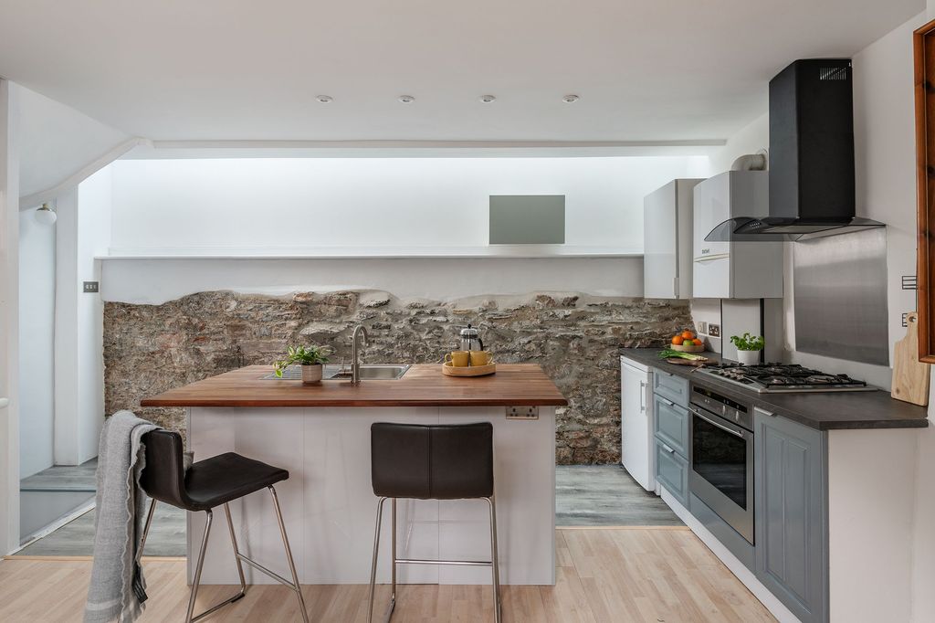 Property photo 1 of 12 51 Lake Street, Dartmouth