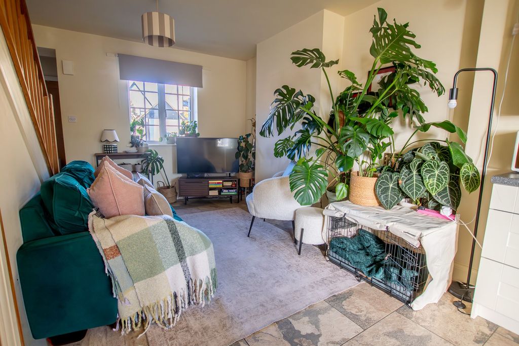 Property photo 3 of 7 Lounge