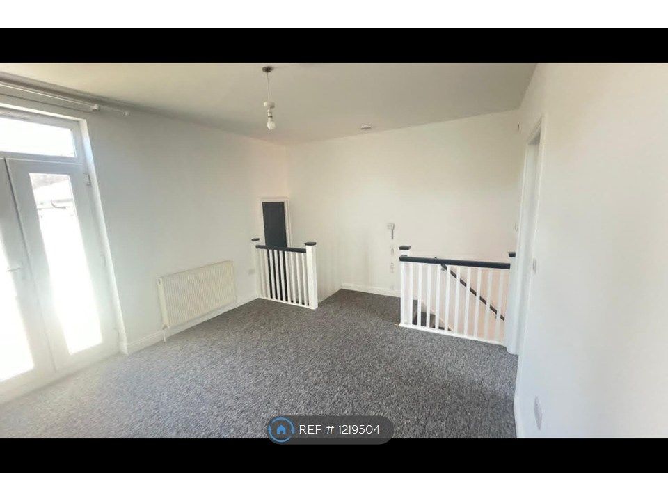 Property photo 1 of 12 Living Room
