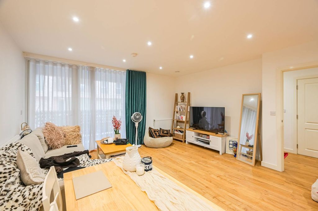 Property photo 2 of 10