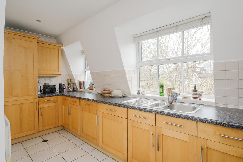 Property photo 2 of 9 Kitchen
