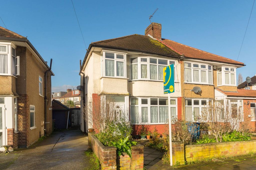 Property photo 2 of 11