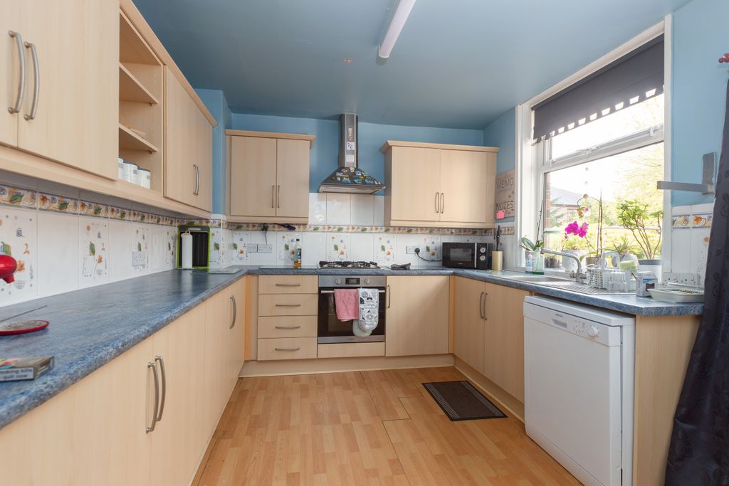 Property photo 2 of 21 Kitchen