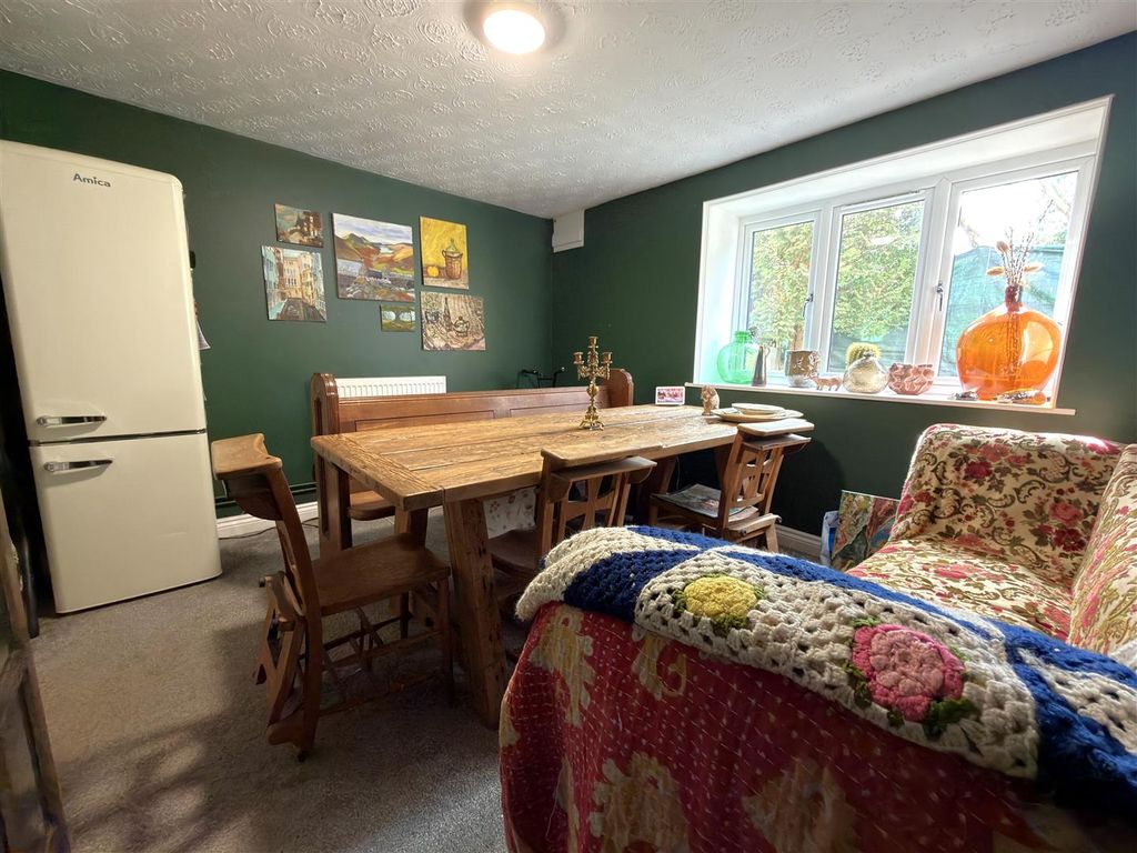 Property photo 3 of 25