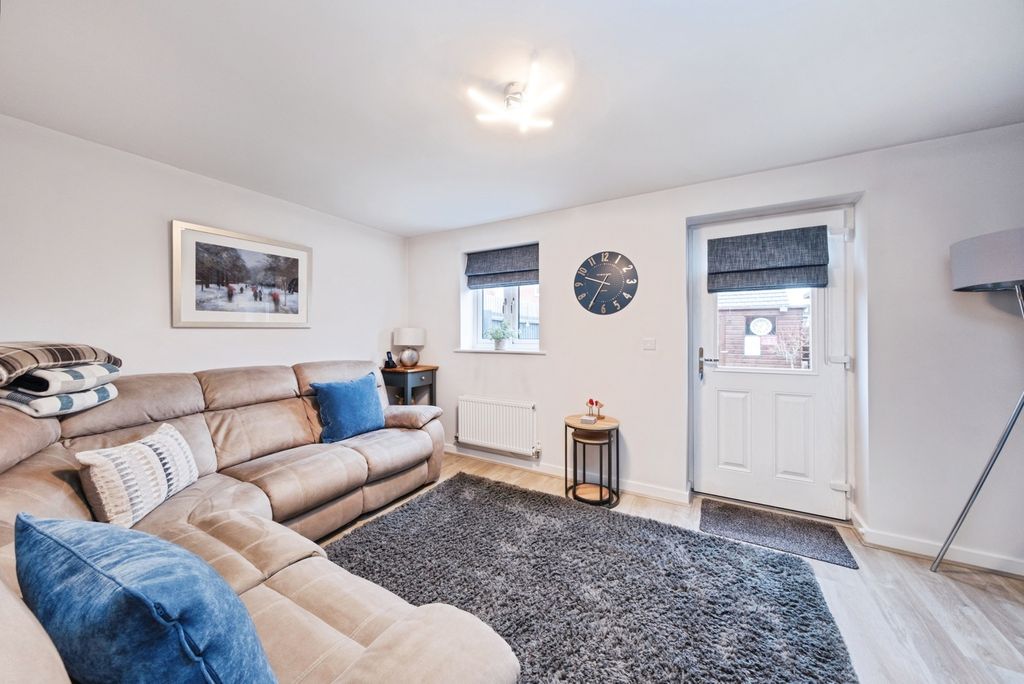 Property photo 3 of 17 Pbox-Img.Jpg