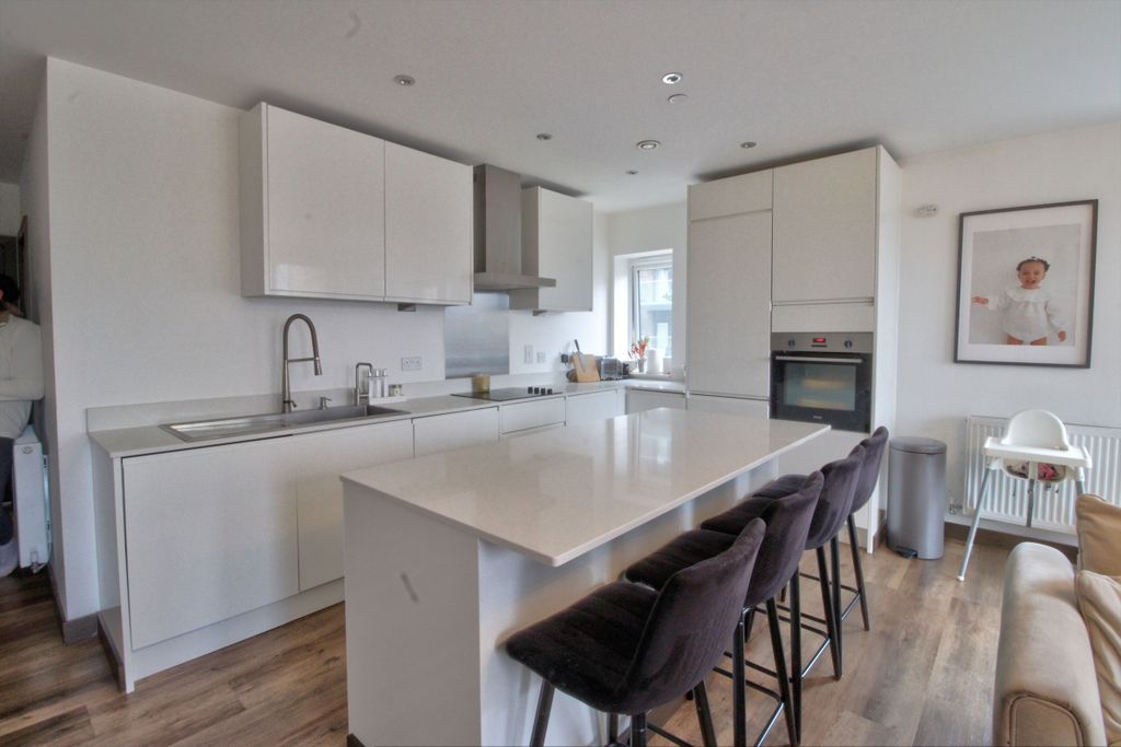 Property photo 3 of 24