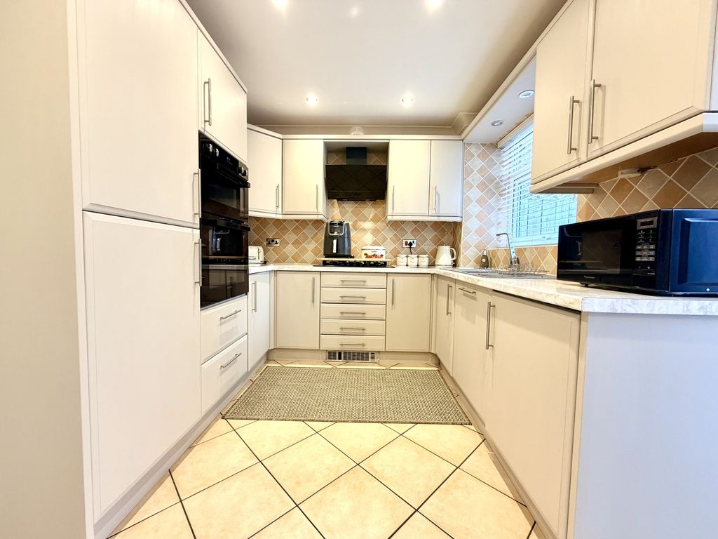 Property photo 3 of 13 Img_9002