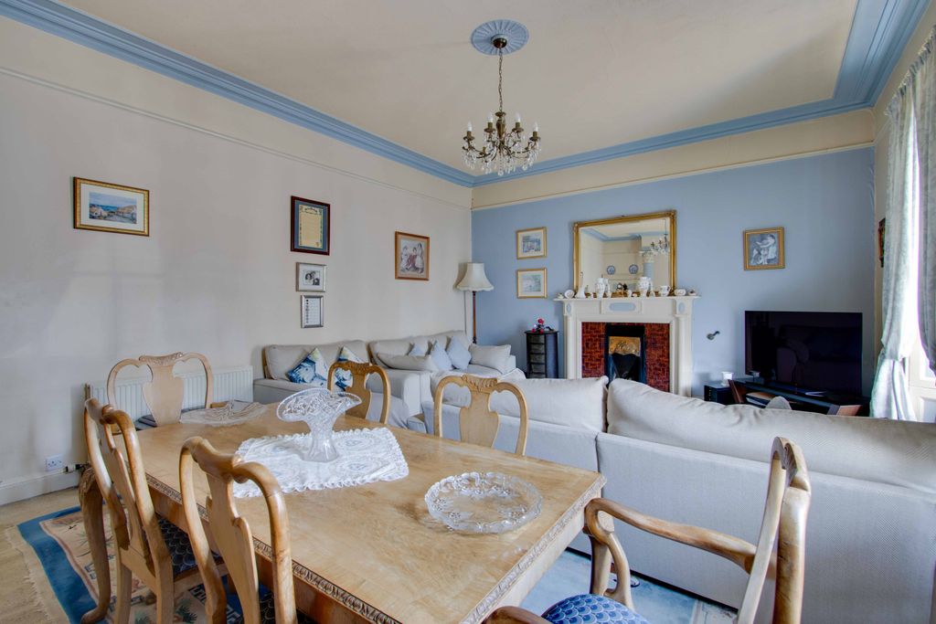 Property photo 3 of 31