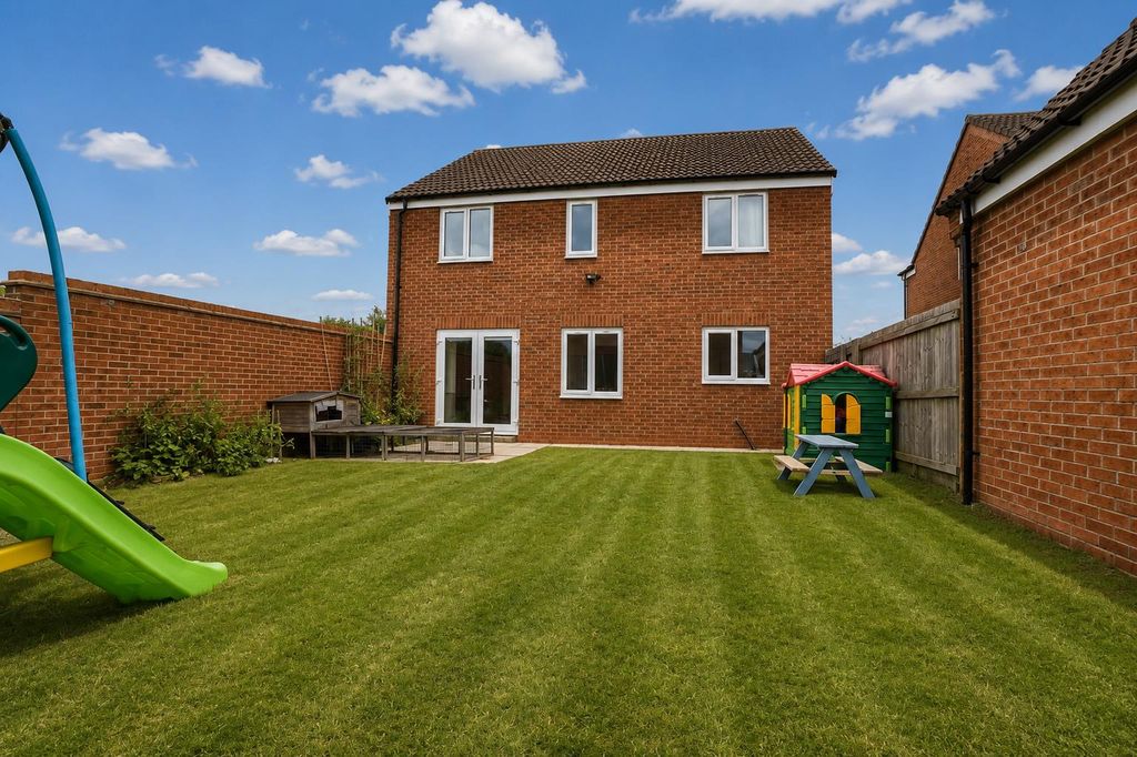 Property photo 2 of 26 5Bf7F27c-70d0-4Ac1-94c6-40479689042c.Png
