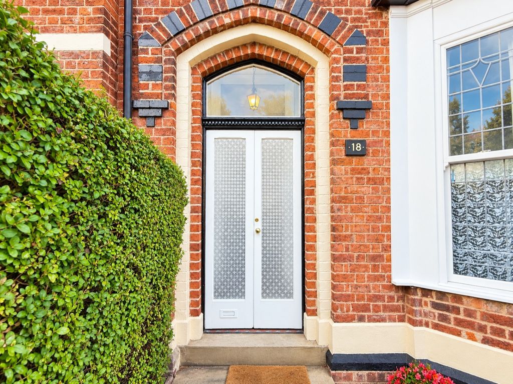 Property photo 2 of 24 5911832